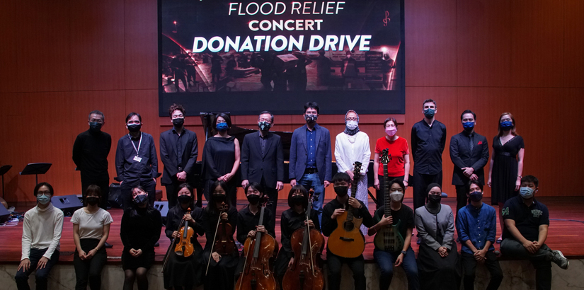 A group photo featuring YAM Tunku Zain Al-‘Abidin, Pro-Chancellor of UCSI University, Professor Datuk Ir Ts Dr Siti Hamisah Tapsir, Vice-Chancellor UCSI University, performers, staff, and students from UCSI's Institute of Music.