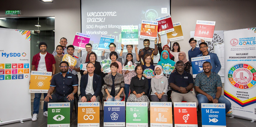 Group photo at the send of the session