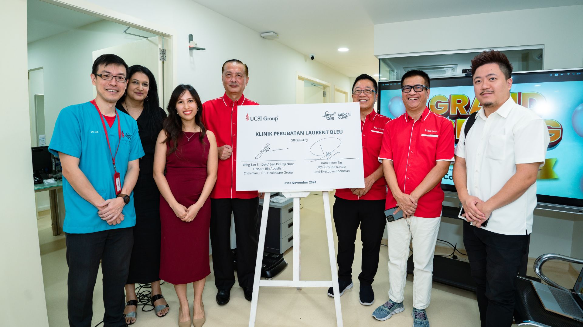 Key attendees at the launch of Laurent Bleu Medical Clinic’s new community clinic in Taman Taynton View.